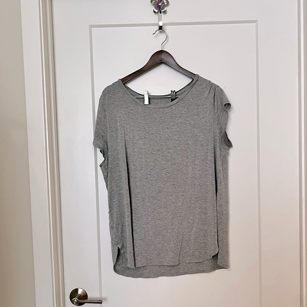 Gray tee